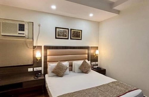 Pashim Vihar House | SATYAM ROOM