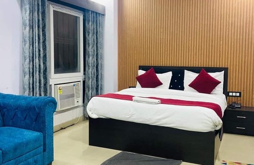 Lucknow Hotel | Hotel Paras R Inn