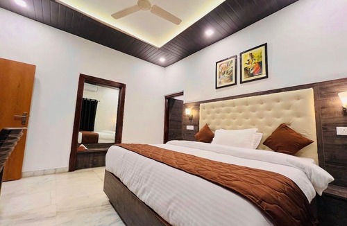 Mount Abu Hotel | Hotel Gulmarg Residency