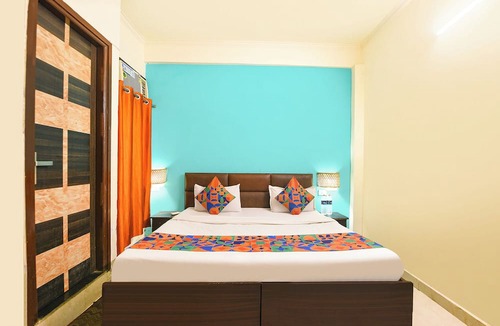 Sainik Farm Hotel | Via KD6 Plaza Residency