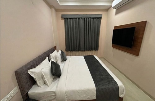 Sanwer Hotel | Hotel Pragya Paradise