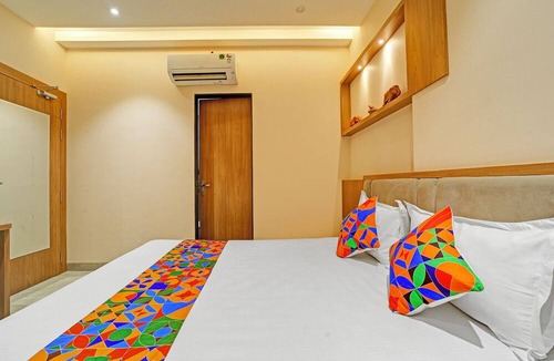 Kolar Road Hotel | Fabhotel Shri Shreeyam Stay