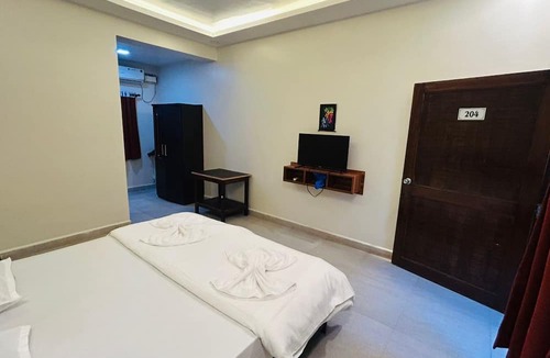 Candolim Hotel | Claudina Baga Beach