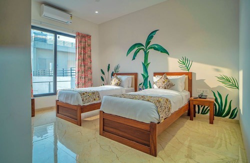 Mali Colony Hotel | MAYA'S MANOR - A Lake View Hotel
