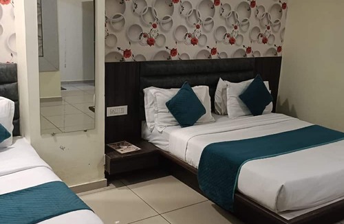 Vadodara Hotel | HOTEL SHIV RESIDENCY