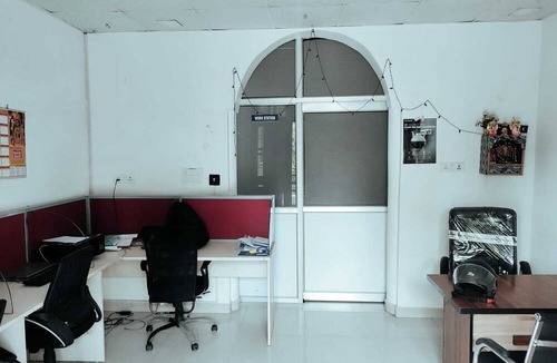 Gomti Nagar Apartment | Spacious Peaceful Apartment for Two Families in Lucknow