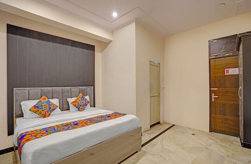 Kaushambi Hotel | Fabhotel Rn Residency