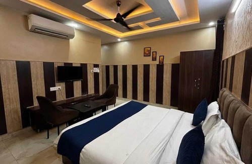Lucknow Hotel | HOTEL KINGS PARADISE BANQUET & LAWN