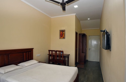 Chinnakanal Hotel | Lakezone Holiday Resort
