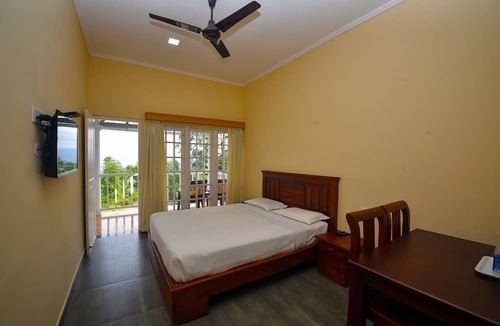 Chinnakanal Hotel | Lakezone Holiday Resort