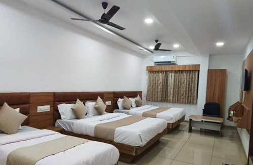 Nadiad House | Hotel Royal Palace in