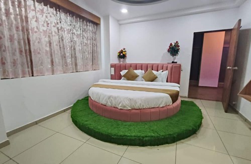 Nadiad House | Hotel Royal Palace in