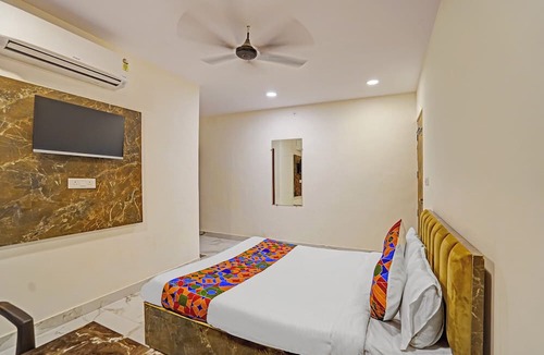 Indirapuram Hotel | Fabhotel Golden Rivaah
