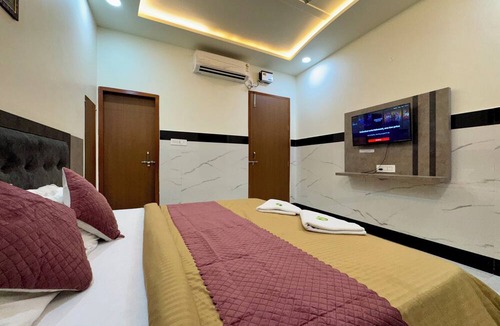 Vrindavan Hotel | Satya Nikunj INN