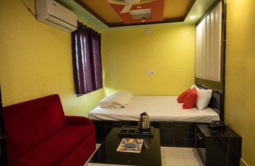 Jangipur Hotel | Hotel Sahana & Restaurant - WB