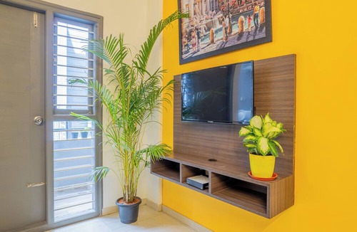 Marathahalli Hotel | Housr Ferguson Apartment Near Radisson