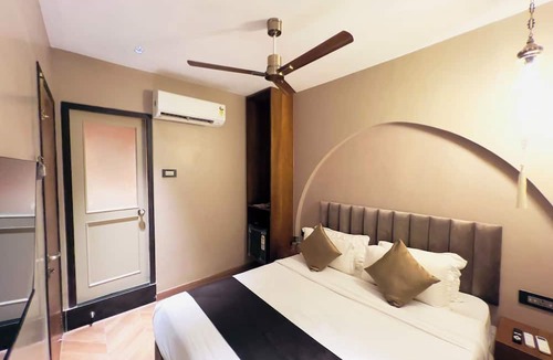 Wellington Pier Hotel | White Pearl Colaba