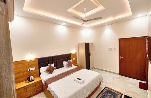 Ayodhya Hotel | Hotel Vrindavan Palace Ayodhya