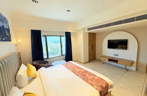 Thaltej Hotel | The Parterre - SG Highway Ahmedabad