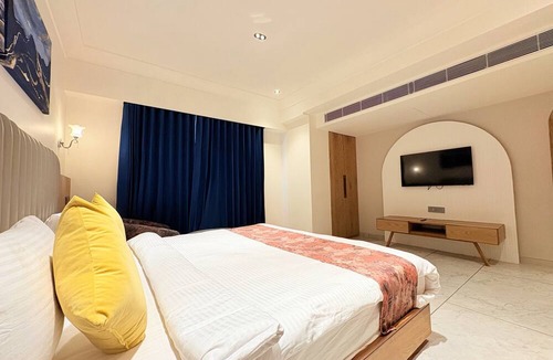 Thaltej Hotel | The Parterre - SG Highway Ahmedabad