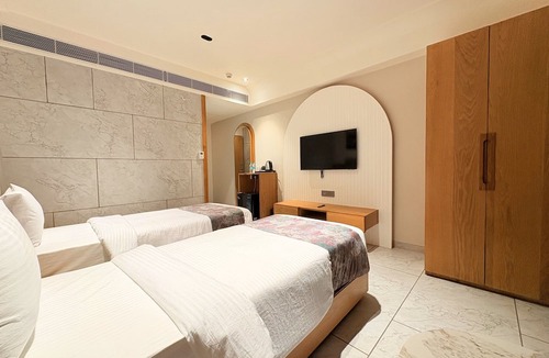 Thaltej Hotel | The Parterre - SG Highway Ahmedabad