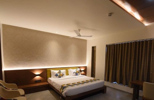 Sinor Hotel | Hotel The Pramukh by Shivalaya Darshanam