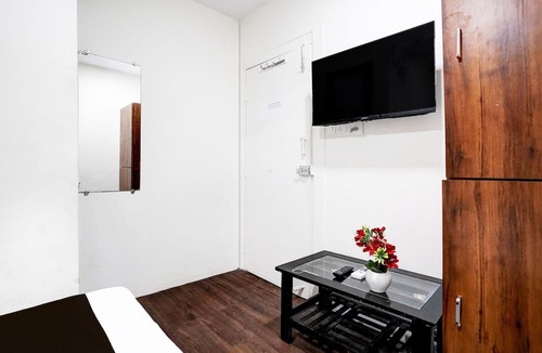 Bandra Kurla complex House | Super Hotel O BKC Santacruz East