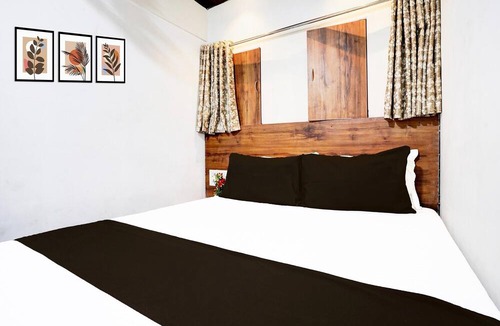 Bandra Kurla complex House | Super Hotel O BKC Santacruz East