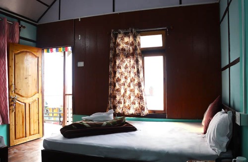 Rishop Hotel | Okhli Homestay