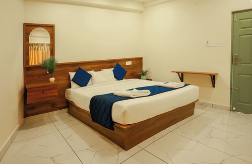 Kakkanad Hotel | MOONIC DAYS