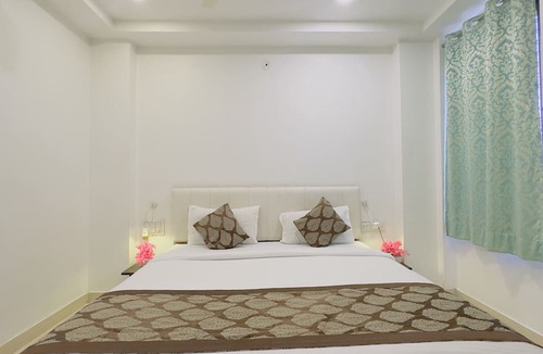 Lake Swaroop Sagar Hotel | Satkar Retreat