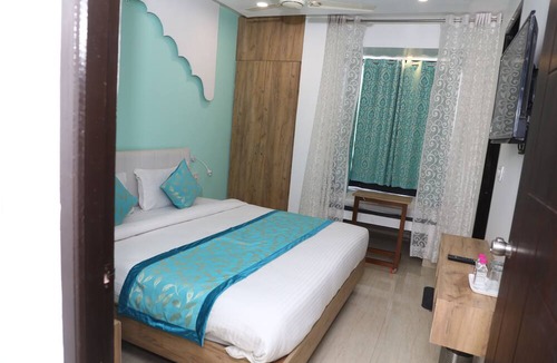 Lake Swaroop Sagar Hotel | Satkar Retreat