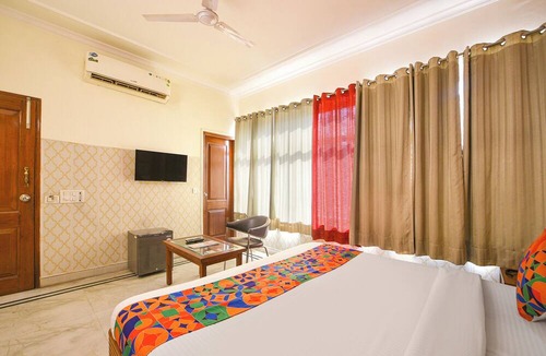 Old Gurgaon Hotel | Fabhotel Gracious Inn