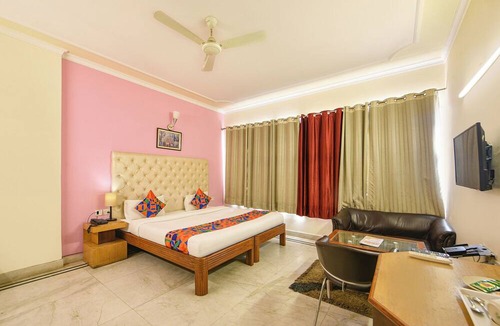 Old Gurgaon Hotel | Fabhotel Gracious Inn