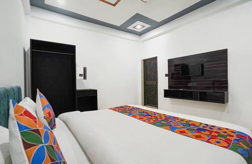 Faizabad Hotel | Fabhotel The Oak Tree