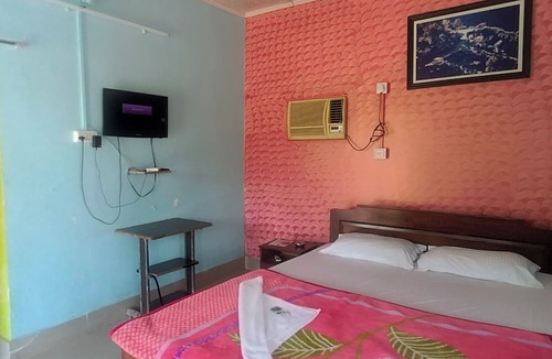 Neora Hotel | GORUMARA NATURE'S COTTAGE