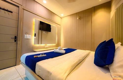 Mathura Hotel | Guruvayur Dham