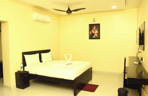 Mayiladuthurai Hotel | Uma Residency