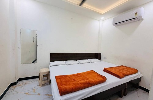 Ujjain Hotel | Hotel Shree Gajanand Palace
