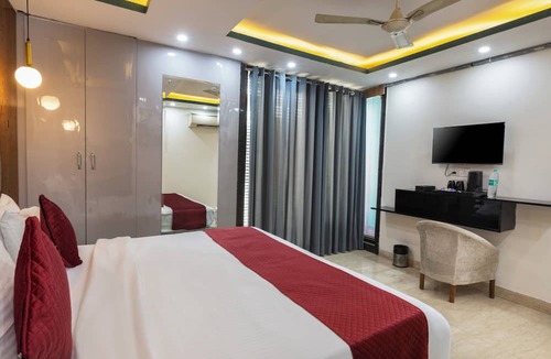 Kalkaji Hotel | The Bed and Rock