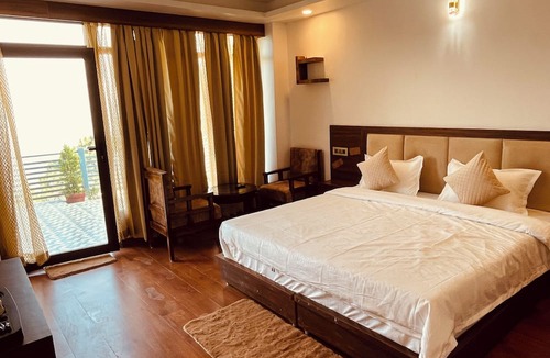 Tehri Hotel | Surya Lake View Retreat