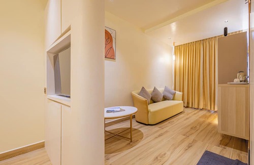 Kottapeta Hotel | CVR'S HOTEL GLASS BIRD
