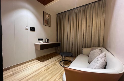 Kottapeta Hotel | CVR'S HOTEL GLASS BIRD