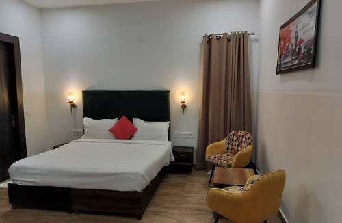 Greater Noida Hotel | Saffron Inn