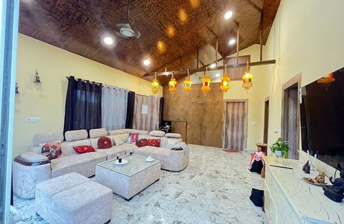 Noida Resort | GoBravo 37 - 2Bhk Farm with Pool & Garden Sec150 Noida