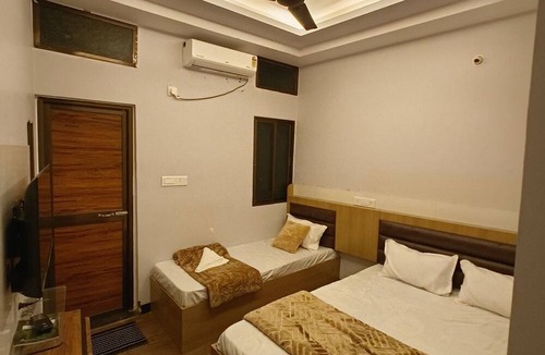 Ujjain Hotel | Hotel Advika