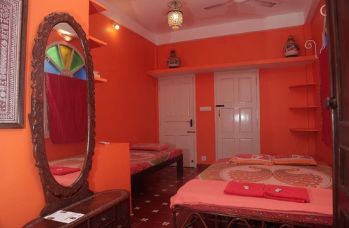 Kalapettai Hotel | Holi-Wood Guesthouse