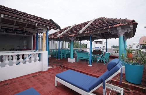 Kalapettai Hotel | Holi-Wood Guesthouse