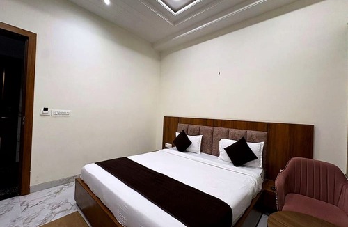 Mathura Hotel | Hotel Shrinath Palace