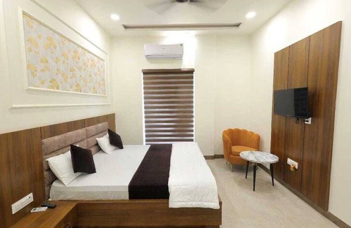 Mathura Hotel | Hotel Shrinath Palace